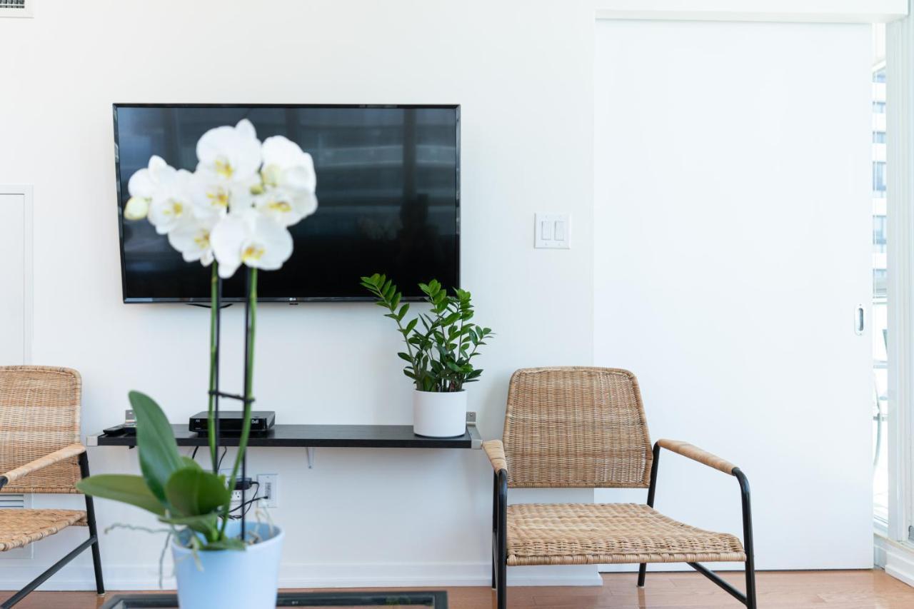 Beautiful Modern Toronto Luxurious Scotiabank Arena Aparthotel Bagian luar foto